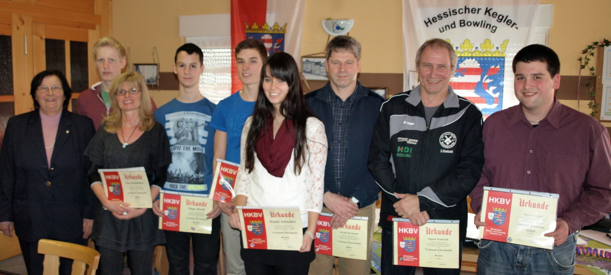 v.l. Lilo Löser-Dechert, Tobias Theiß, Bettina Janson (nahm die Ehrungen für Selina Petschel und Tim Steinmüller entgegen), Edgar Hardt, Felix Janson, Mandy Schneider, Gerald Buchenau und Sigurd Stanizek (Bosserode), Patrick Petschel Sektionsversammlung 2013