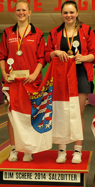Diesmal ganz oben: Johanna Theiß und Laura Möller setzten sich im Doppel der weiblichen U18 durch.