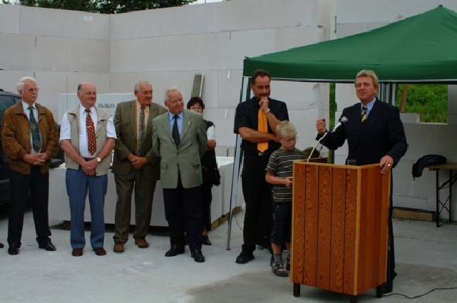 Bau_2002-08-08_005_Grundsteinlegung.jpg