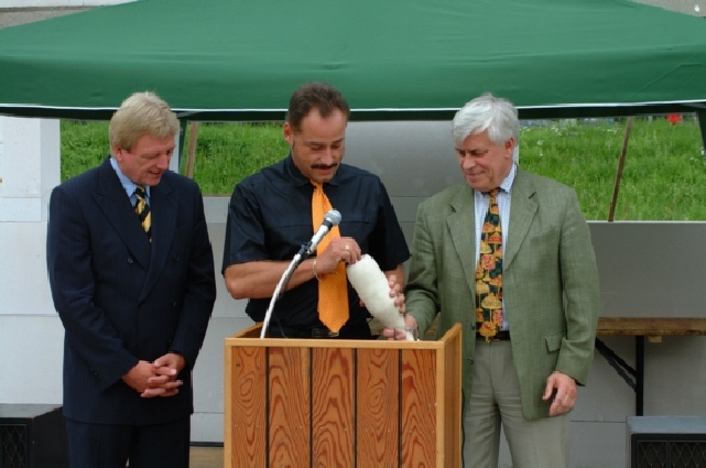 Bau_2002-08-08_006_Grundsteinlegung.jpg