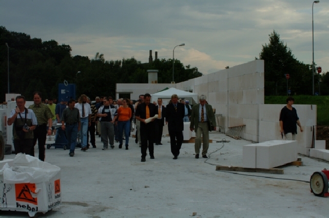 Bau_2002-08-08_007_Grundsteinlegung.jpg