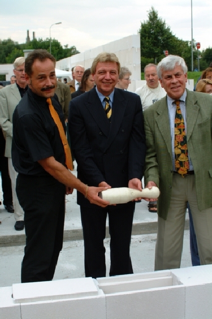 Bau_2002-08-08_008_Grundsteinlegung.jpg