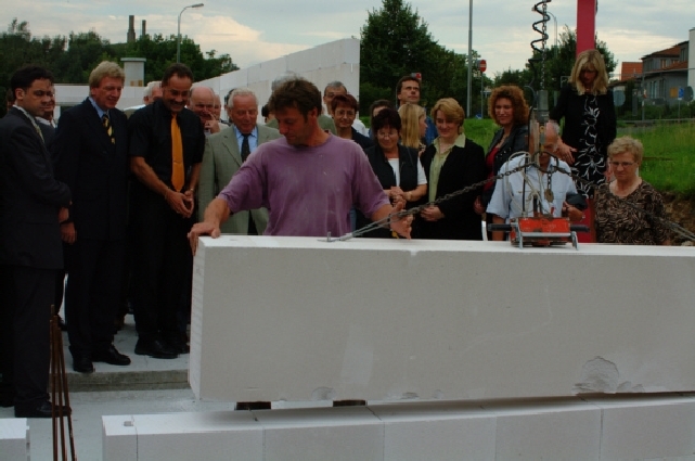 Bau_2002-08-08_009_Grundsteinlegung.jpg